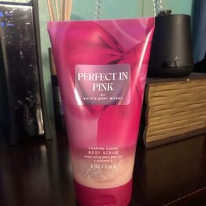 NWT Bath & Body Works Perfect in Pink Foaming Sugar Body Scrub